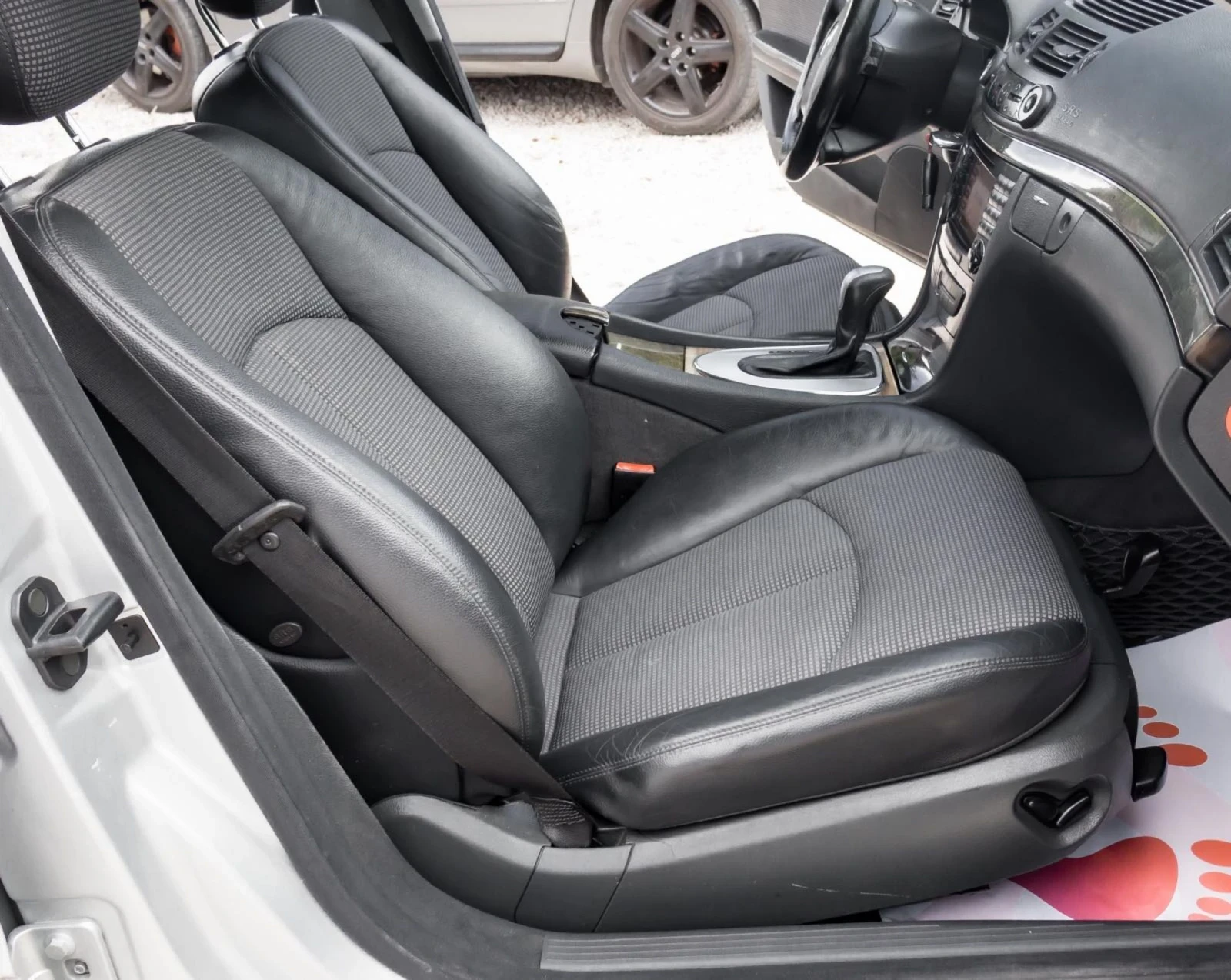 Mercedes-Benz E 220 Avangarde avtomat, снимка 10 - Автомобили и джипове - 55214796