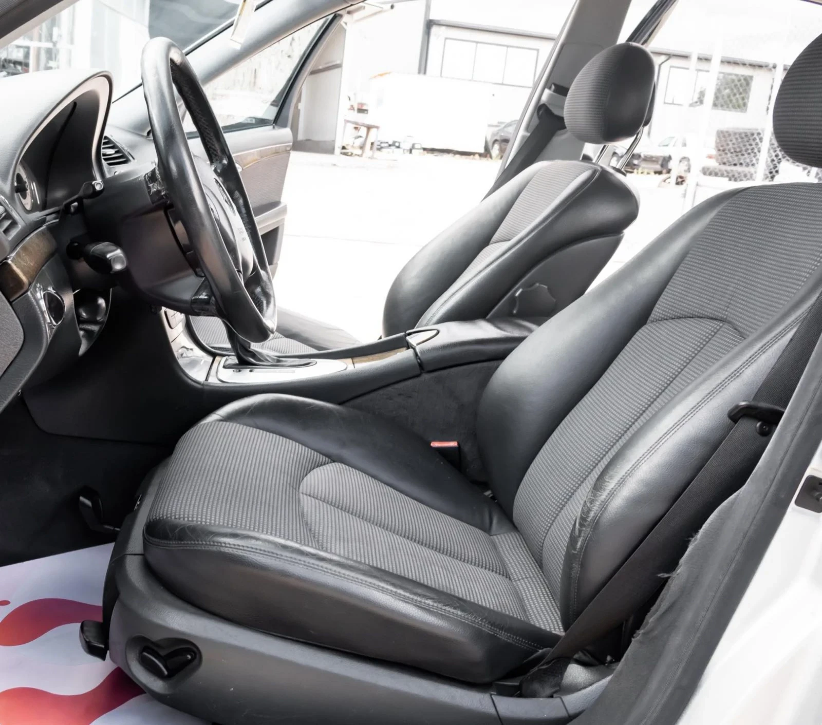 Mercedes-Benz E 220 Avangarde avtomat, снимка 9 - Автомобили и джипове - 55214796