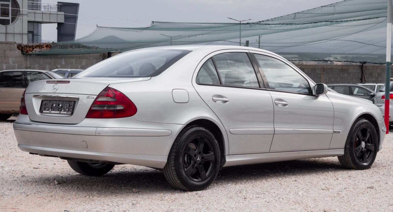 Mercedes-Benz E 220 Avangarde avtomat, снимка 4 - Автомобили и джипове - 55214796