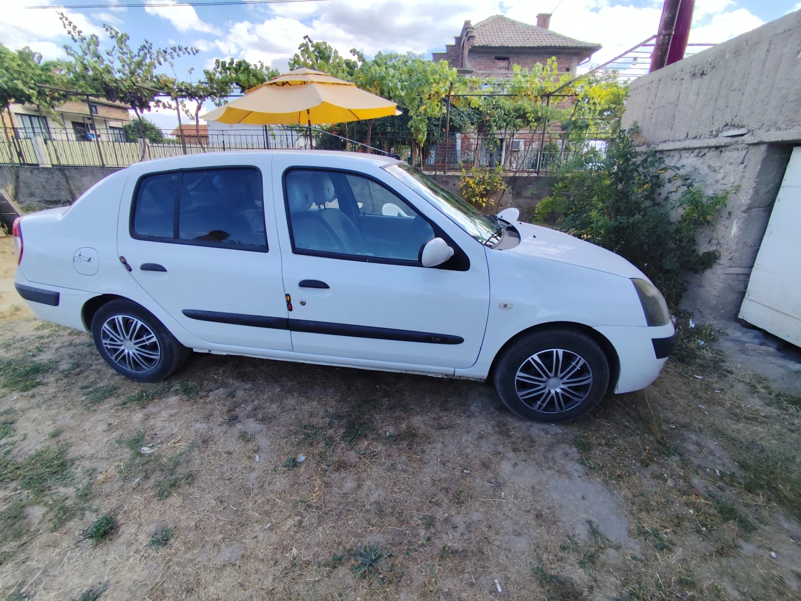 Renault Clio, снимка 2 - Автомобили и джипове - 55729679