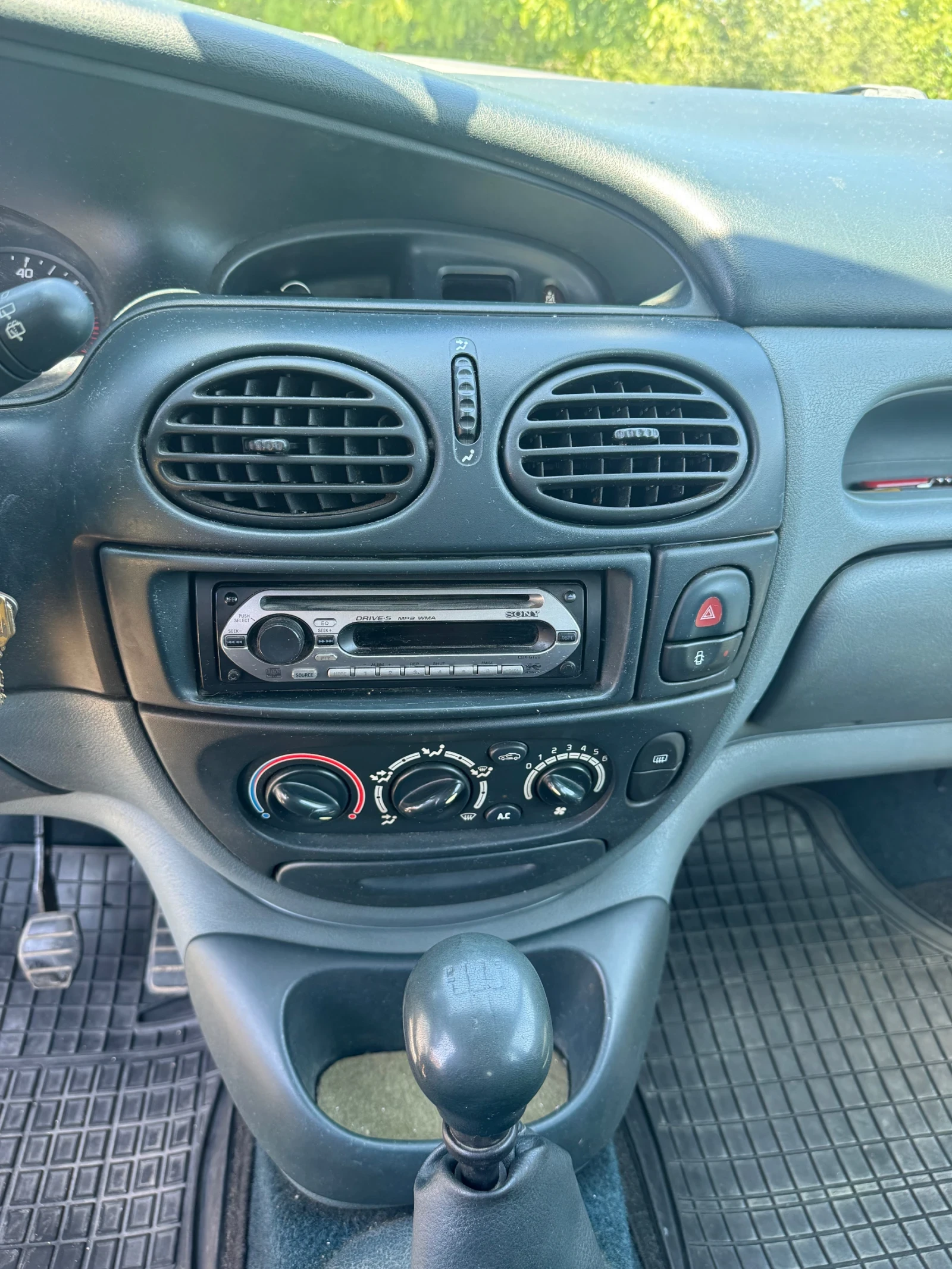 Renault Scenic, снимка 10 - Автомобили и джипове - 56361874