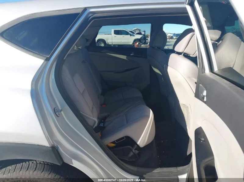 Hyundai Tucson 2.0L I-4 DI, DOHC, VVT, 164HP Front Wheel Drive, снимка 13 - Автомобили и джипове - 53021709