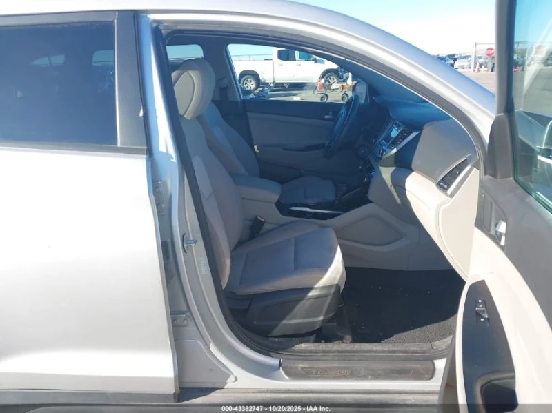 Hyundai Tucson 2.0L I-4 DI, DOHC, VVT, 164HP Front Wheel Drive, снимка 10 - Автомобили и джипове - 53021709
