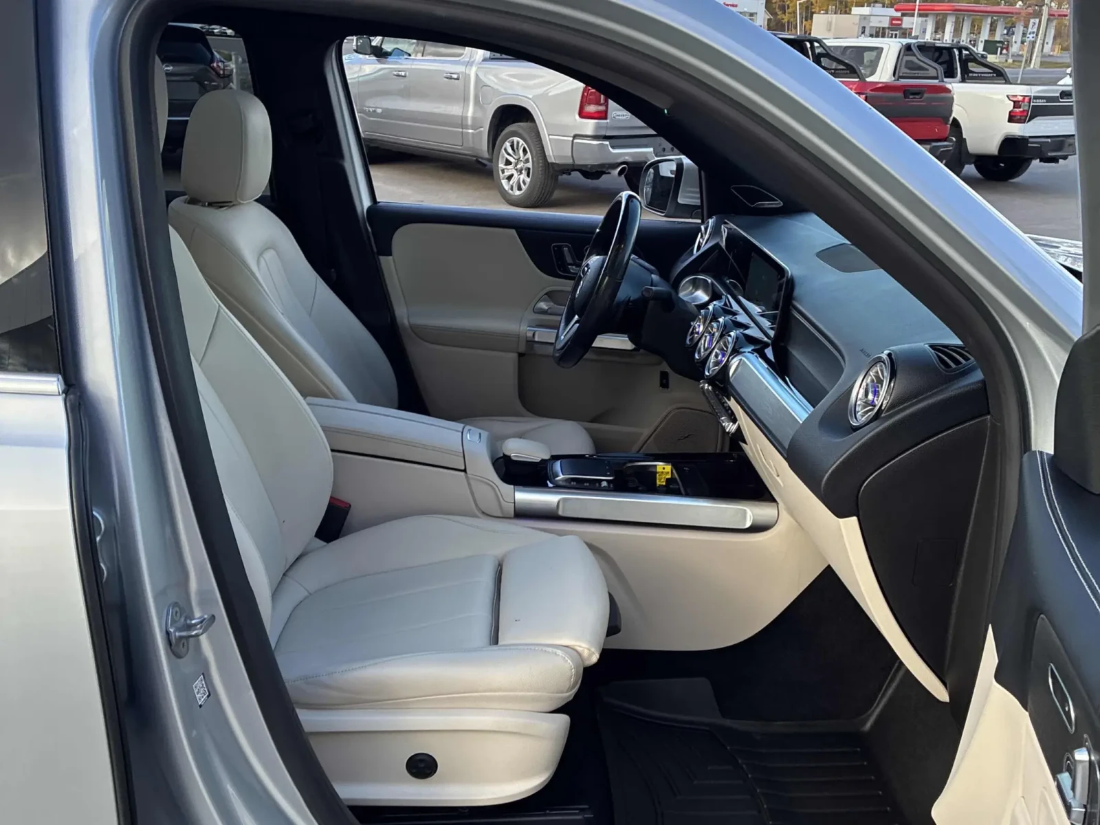 Mercedes-Benz GLB GLB 250 4MATIC SUV CARFAX    | Mobile.bg   11