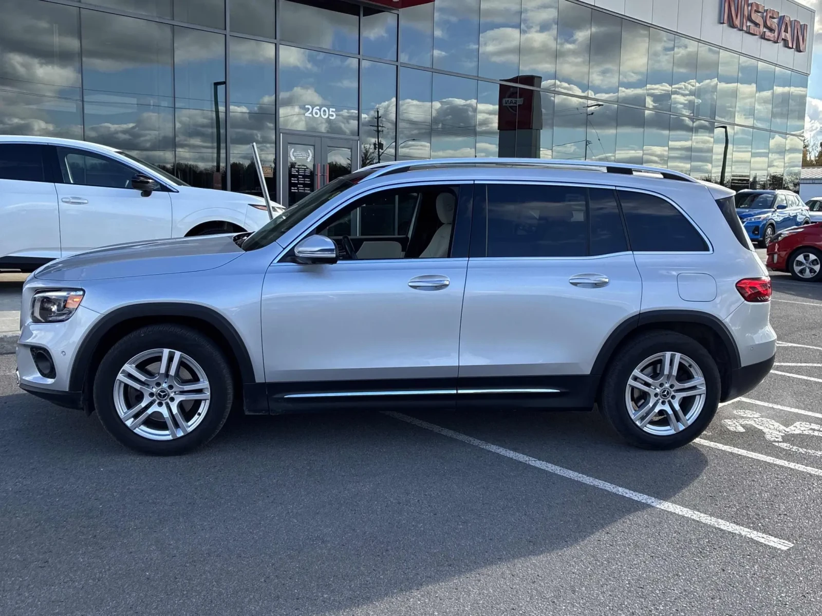 Mercedes-Benz GLB GLB 250 4MATIC SUV CARFAX АВТО КРЕДИТ  - изображение 2