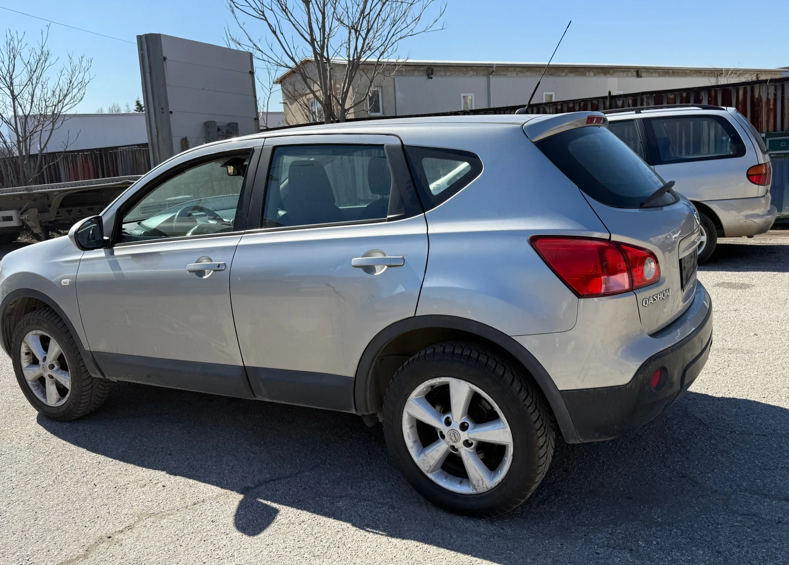 Nissan Qashqai 1.5 DCI, снимка 2 - Автомобили и джипове - 53775186