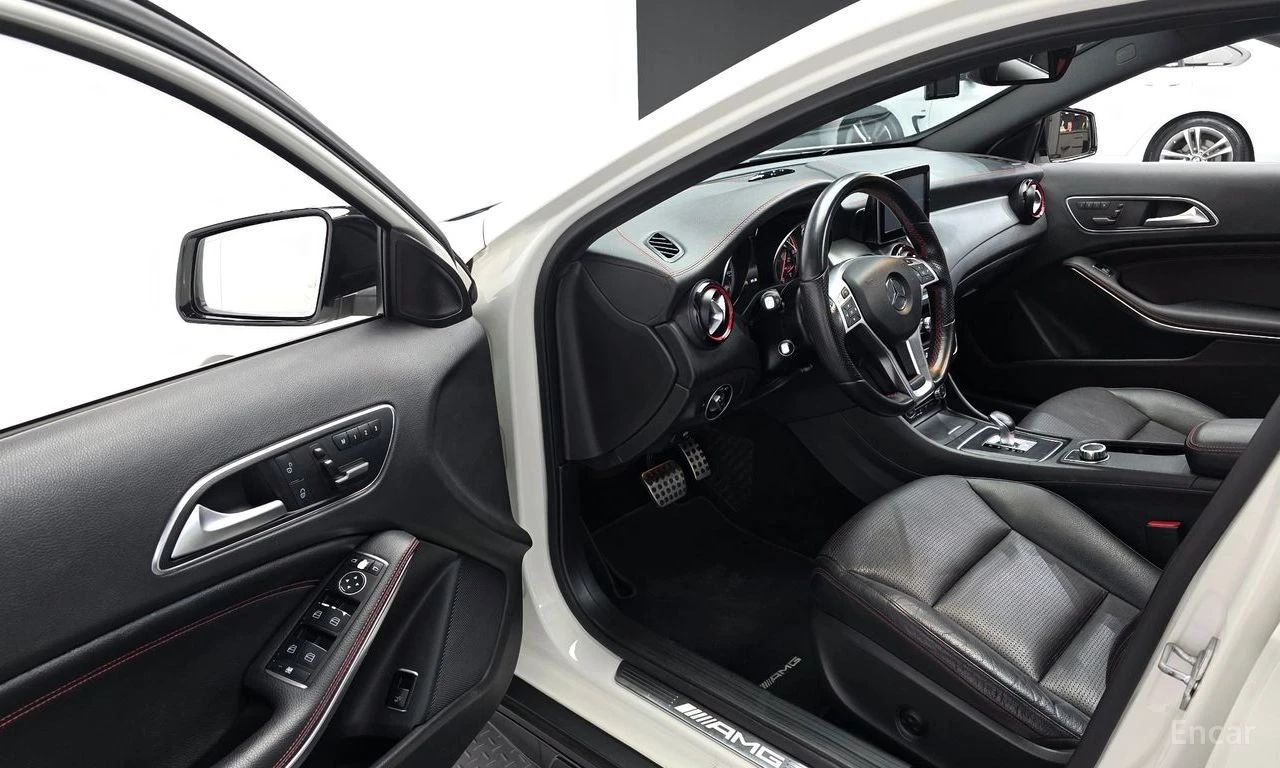 Mercedes-Benz GLA 45 AMG 4MATIC* КАМЕРА* ПОДГРЕВ* КОЖА* , снимка 8 - Автомобили и джипове - 54996270