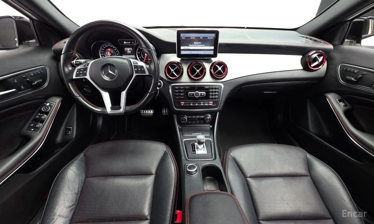 Mercedes-Benz GLA 45 AMG 4MATIC* КАМЕРА* ПОДГРЕВ* КОЖА* , снимка 5 - Автомобили и джипове - 54996270