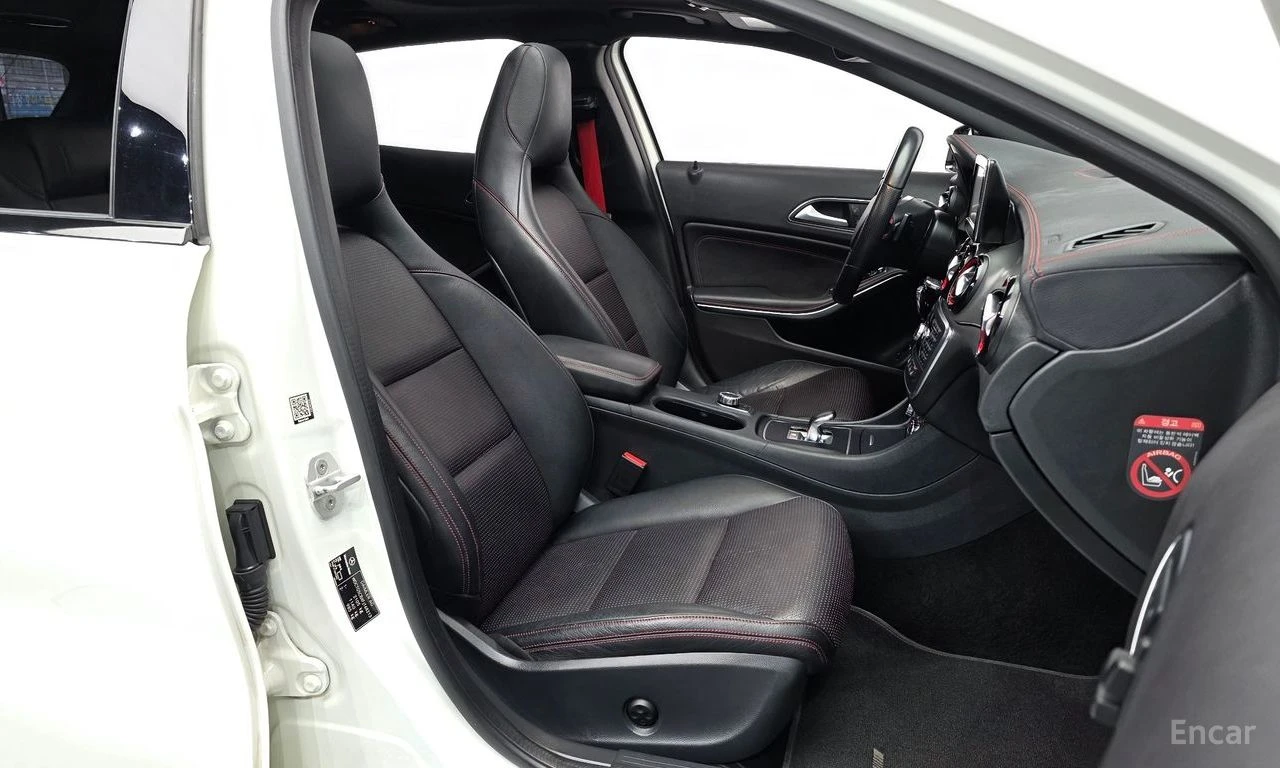 Mercedes-Benz GLA 45 AMG 4MATIC* КАМЕРА* ПОДГРЕВ* КОЖА* , снимка 9 - Автомобили и джипове - 54996270