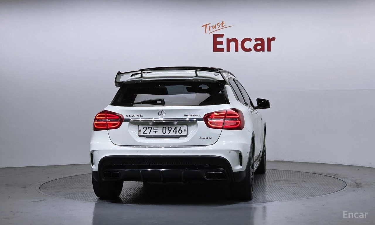 Mercedes-Benz GLA 45 AMG 4MATIC* КАМЕРА* ПОДГРЕВ* КОЖА* , снимка 4 - Автомобили и джипове - 54996270
