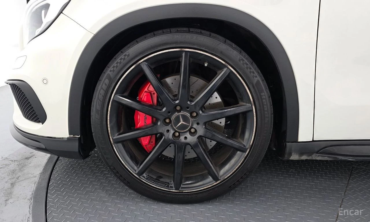 Mercedes-Benz GLA 45 AMG 4MATIC* КАМЕРА* ПОДГРЕВ* КОЖА* , снимка 14 - Автомобили и джипове - 54996270