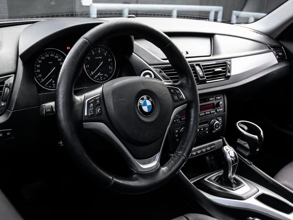 BMW X1 XDRIVE/ ПОДГРЕВИ / ПАНОРАМА / ОТ ПРЕДСТАВИТЕЛСТВО, снимка 8 - Автомобили и джипове - 55017197