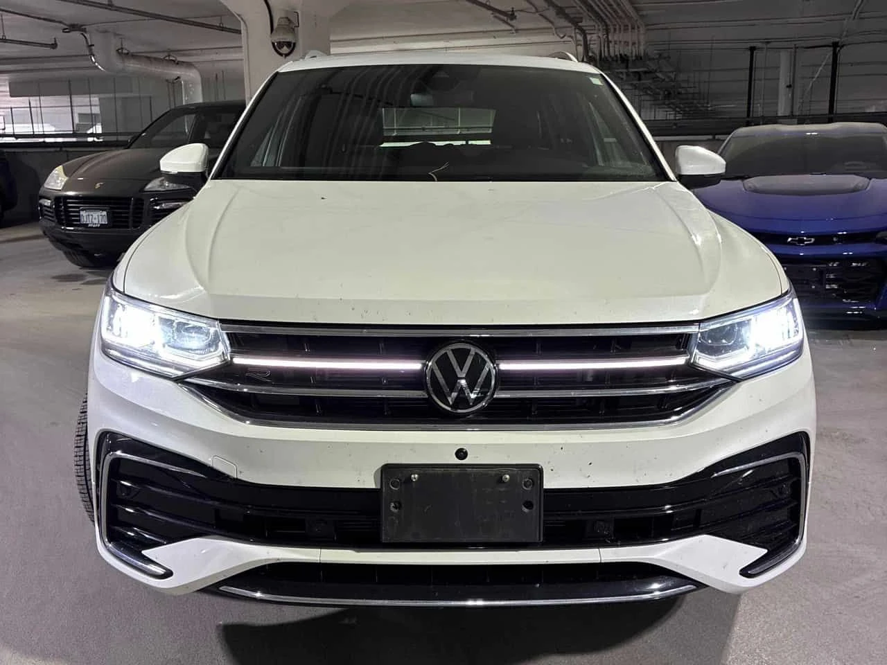 VW Tiguan * Highline R Line * CARFAX * ОТ ПРЕДСТАВИТЕЛСТВО, снимка 6 - Автомобили и джипове - 55024441