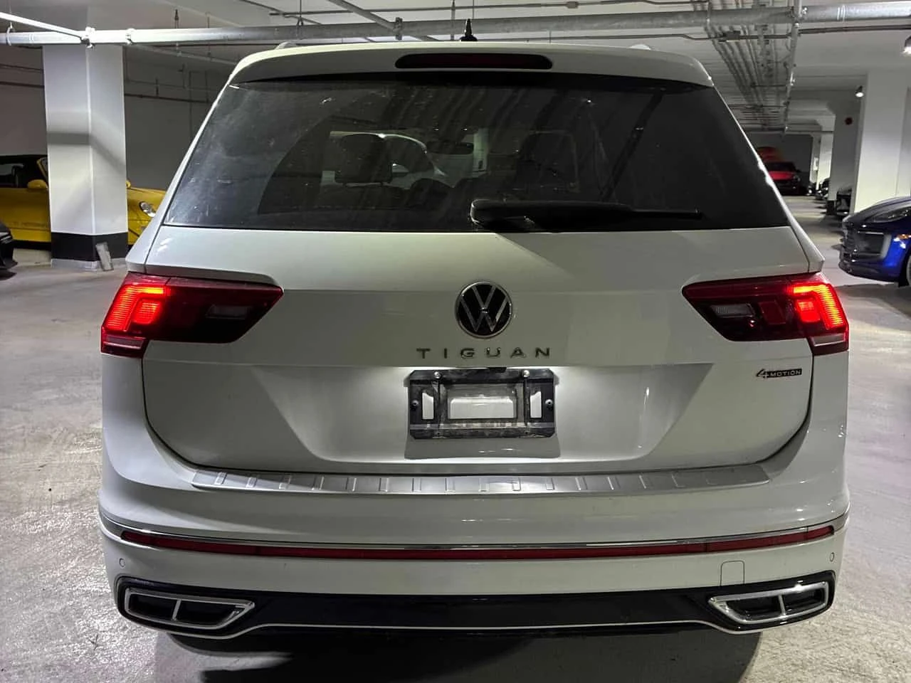 VW Tiguan * Highline R Line * CARFAX * ОТ ПРЕДСТАВИТЕЛСТВО, снимка 4 - Автомобили и джипове - 55024441