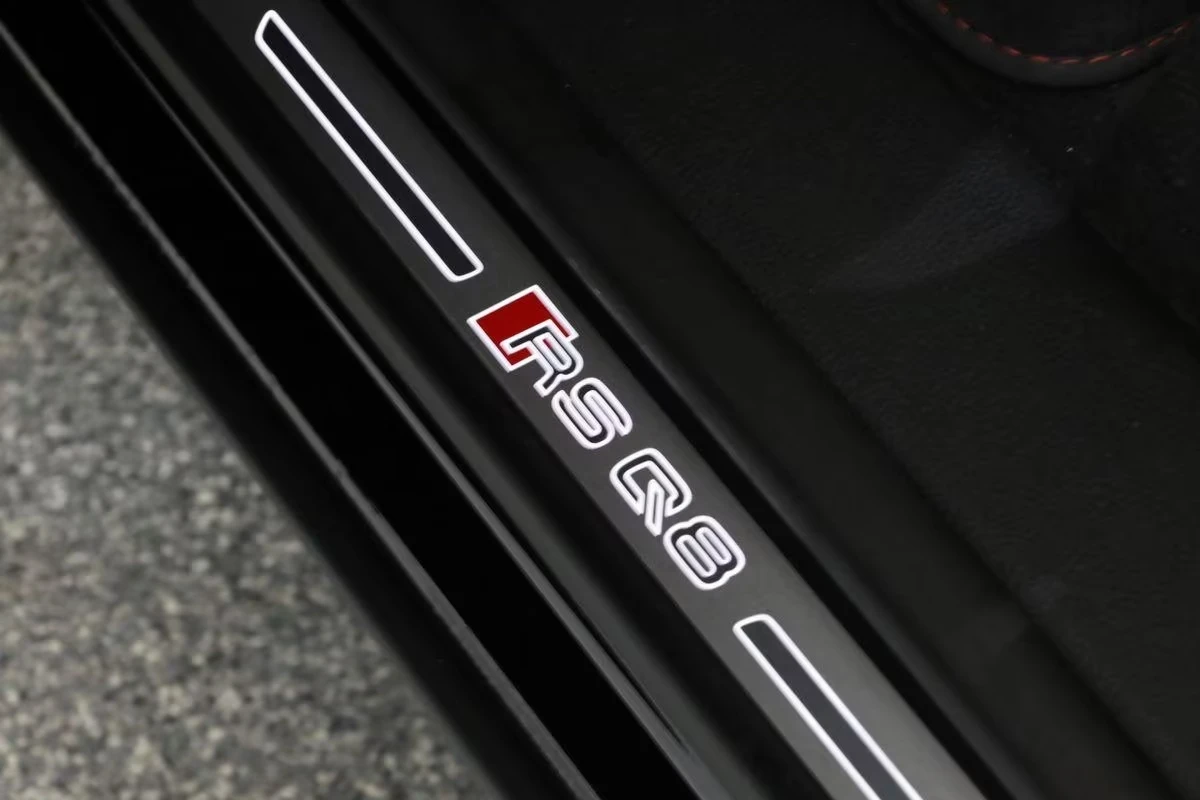 Audi RSQ8 PERFORMANCE / B&O / CERAMIC / HD MATRIX / PANO /, снимка 7 - Автомобили и джипове - 55048850