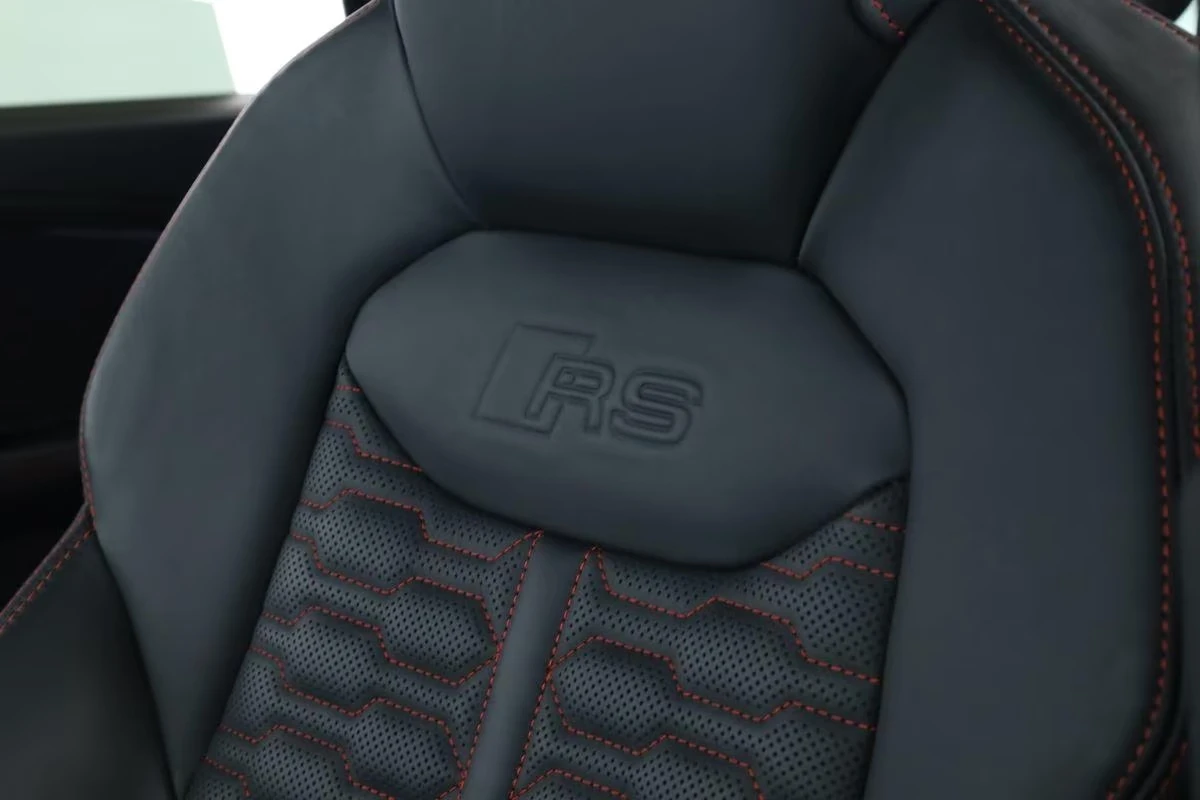 Audi RSQ8 PERFORMANCE / B&O / CERAMIC / HD MATRIX / PANO /, снимка 9 - Автомобили и джипове - 55048850