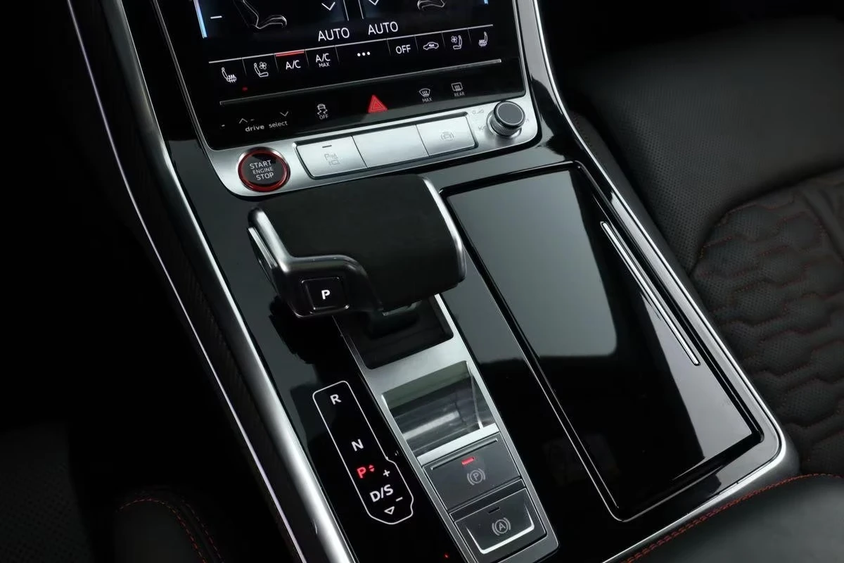 Audi RSQ8 PERFORMANCE / B&O / CERAMIC / HD MATRIX / PANO /, снимка 15 - Автомобили и джипове - 55048850