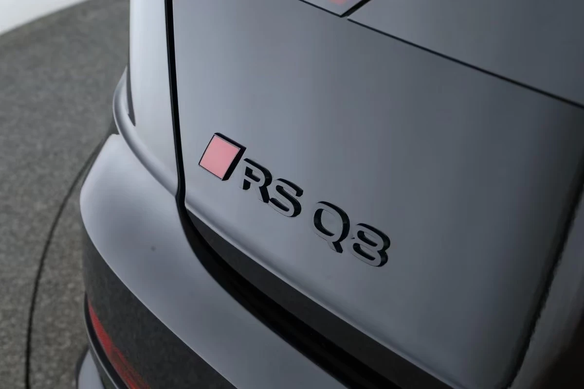 Audi RSQ8 PERFORMANCE / B&O / CERAMIC / HD MATRIX / PANO /, снимка 8 - Автомобили и джипове - 55048850