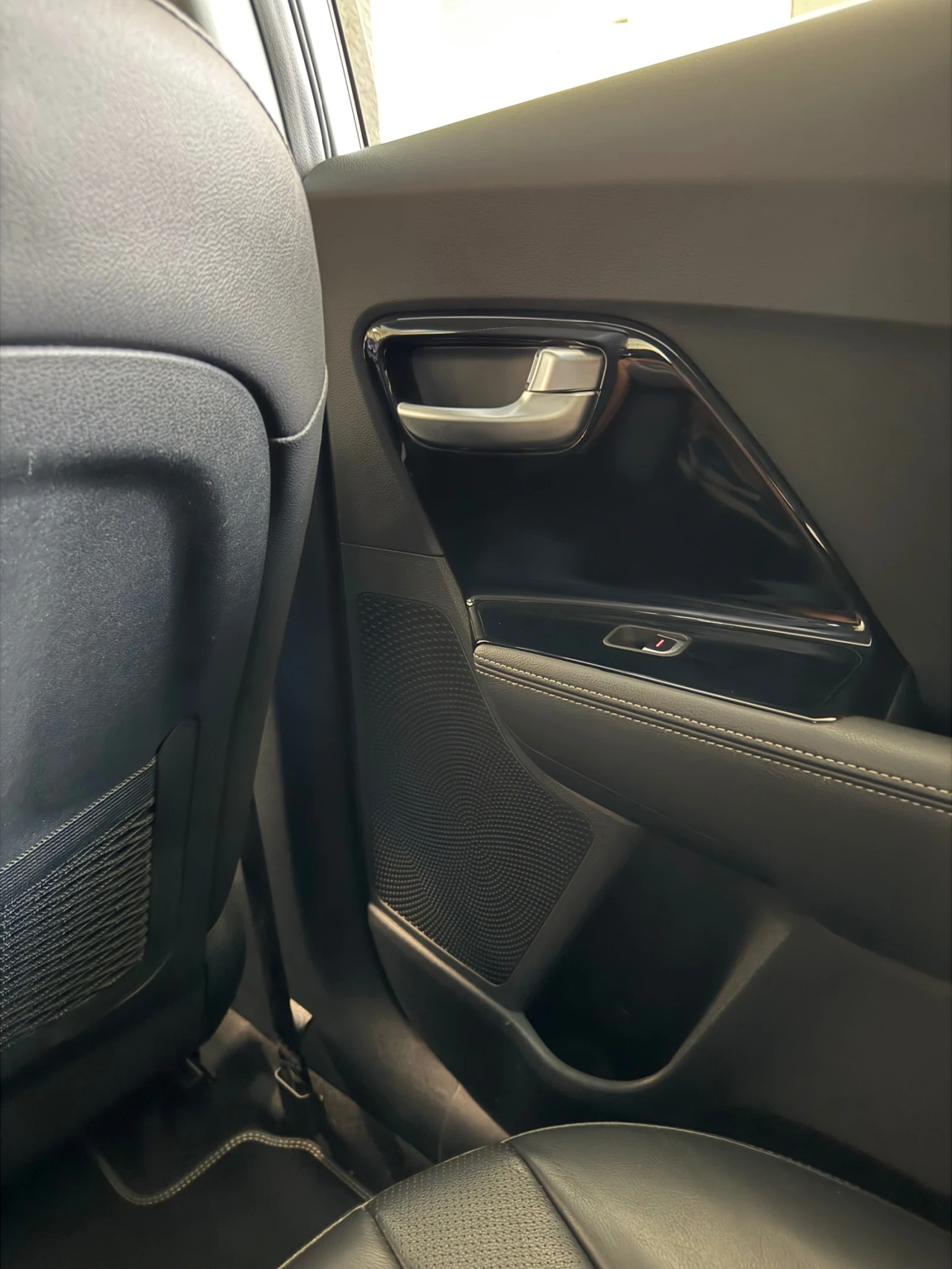 Kia Niro Plug in Hybrid, снимка 16 - Автомобили и джипове - 55157490