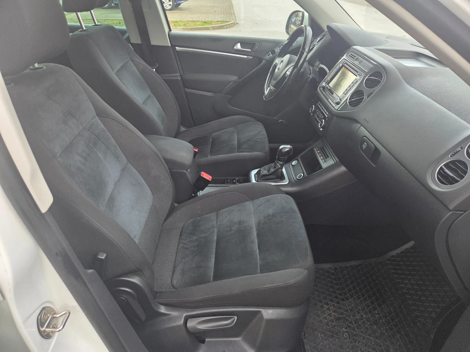 VW Tiguan 2.0TDI Panorama avt., снимка 9 - Автомобили и джипове - 56614502