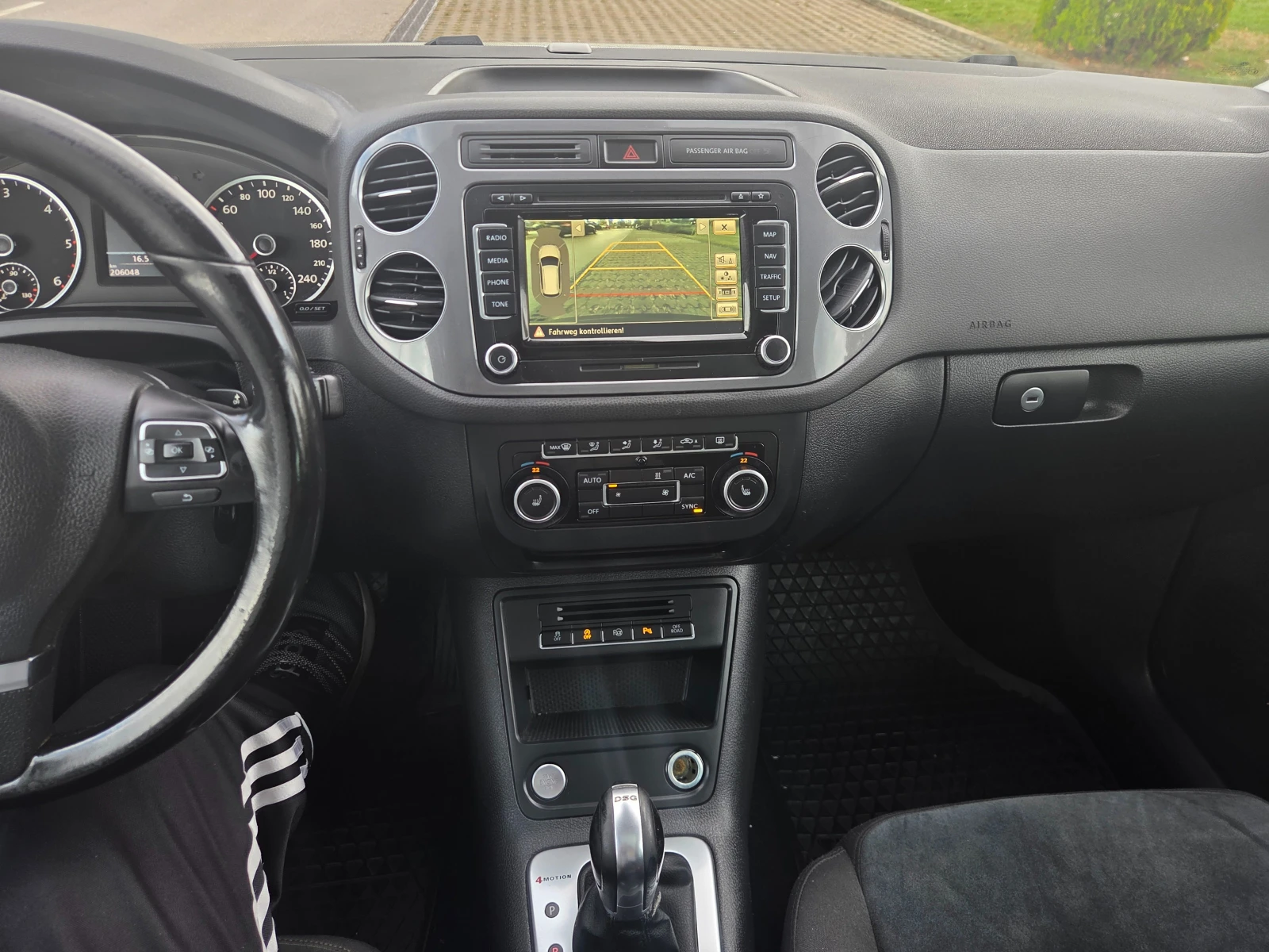 VW Tiguan 2.0TDI Panorama avt., снимка 13 - Автомобили и джипове - 56614502