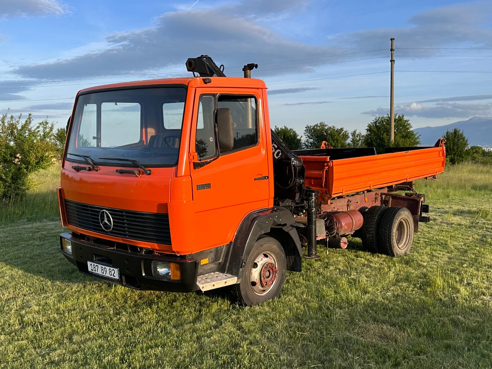 Mercedes-Benz 809 Самосвал с Кран, снимка 17 - Камиони - 54681351