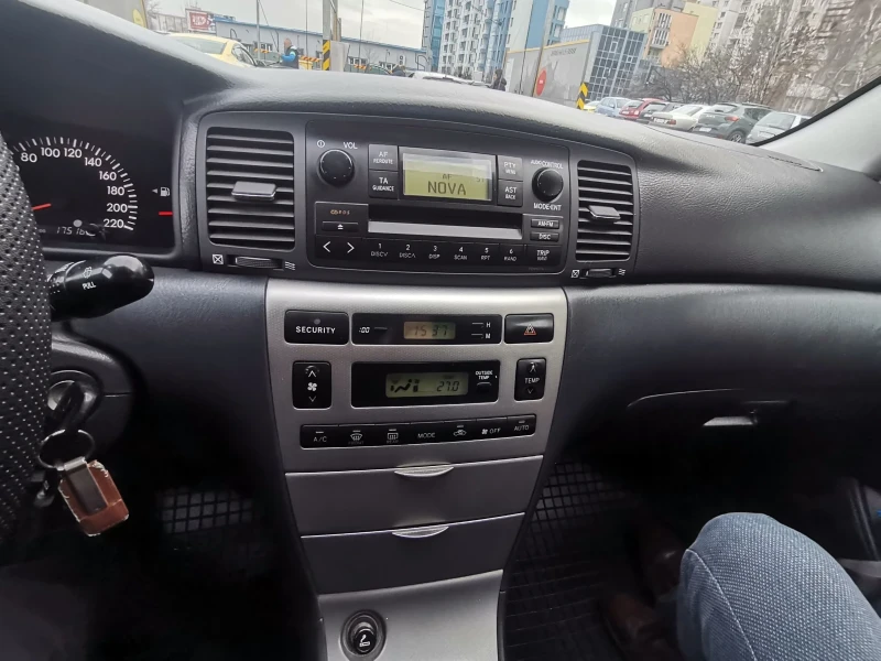 Toyota Corolla 1.4 vvt-i, снимка 7 - Автомобили и джипове - 52324190