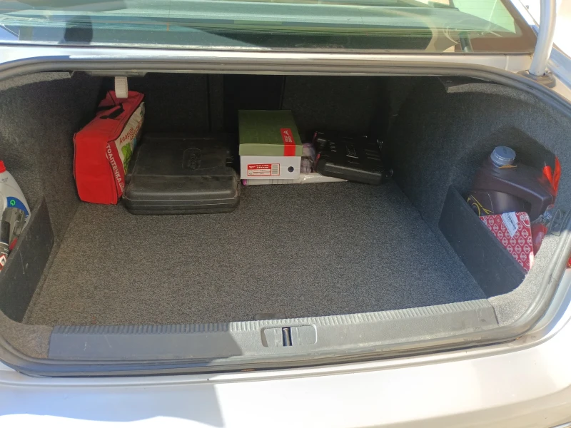 VW Passat 2.0 tdi, снимка 8 - Автомобили и джипове - 52106564