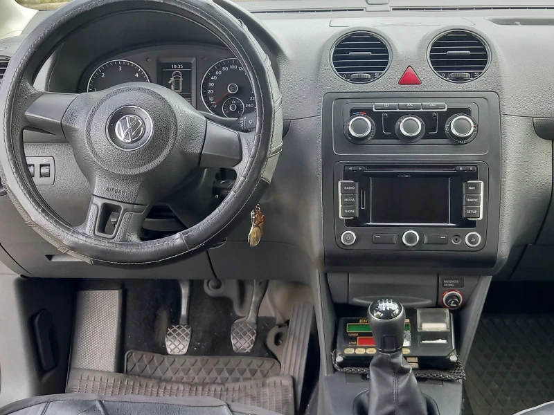 VW Caddy, снимка 7 - Автомобили и джипове - 52260937
