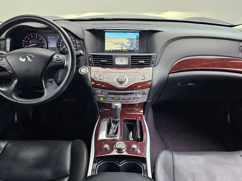Infiniti Q70 3.7 STYLE, снимка 7 - Автомобили и джипове - 54854550