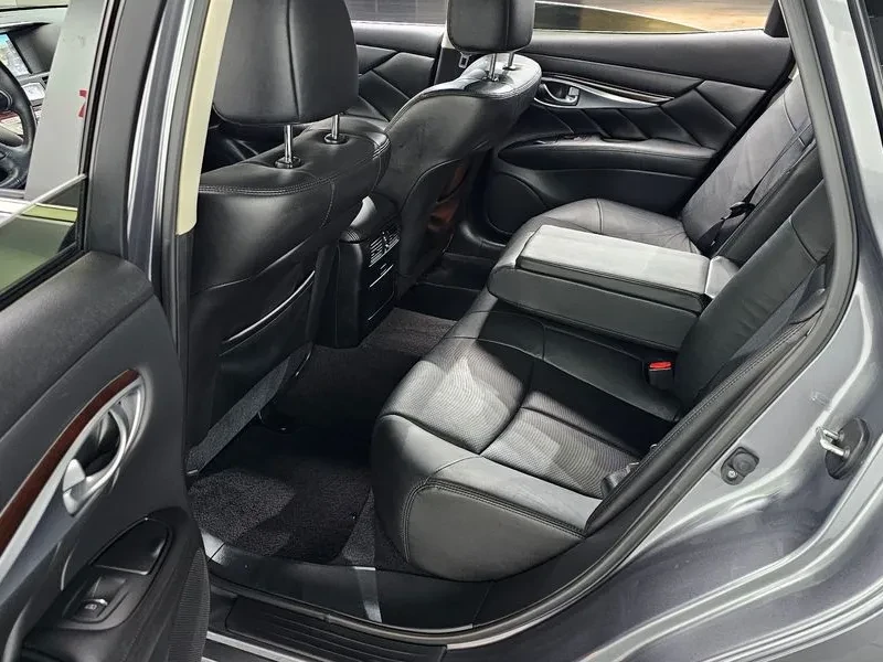Infiniti Q70 3.7 STYLE, снимка 11 - Автомобили и джипове - 54854550