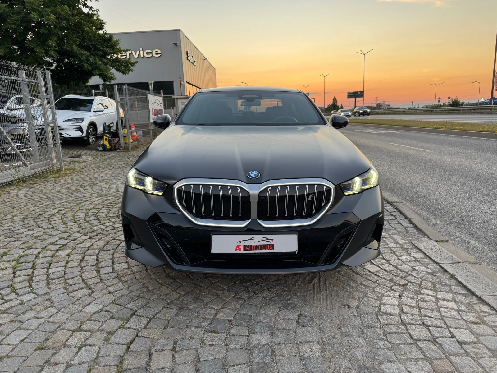BMW i5 M-SPORT PRO, снимка 2 - Автомобили и джипове - 44159902