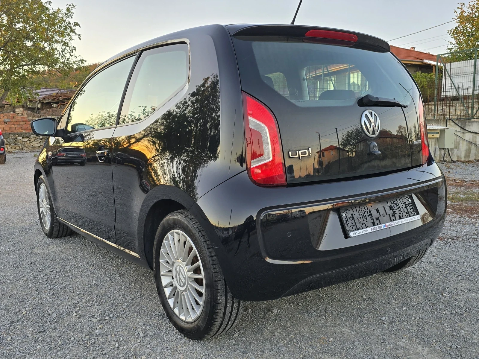 VW Up 1.0 MPI 75 К.С. КЛИМА / НАВИ / ТЕМПОМАТ / ПАРКТР - изображение 3