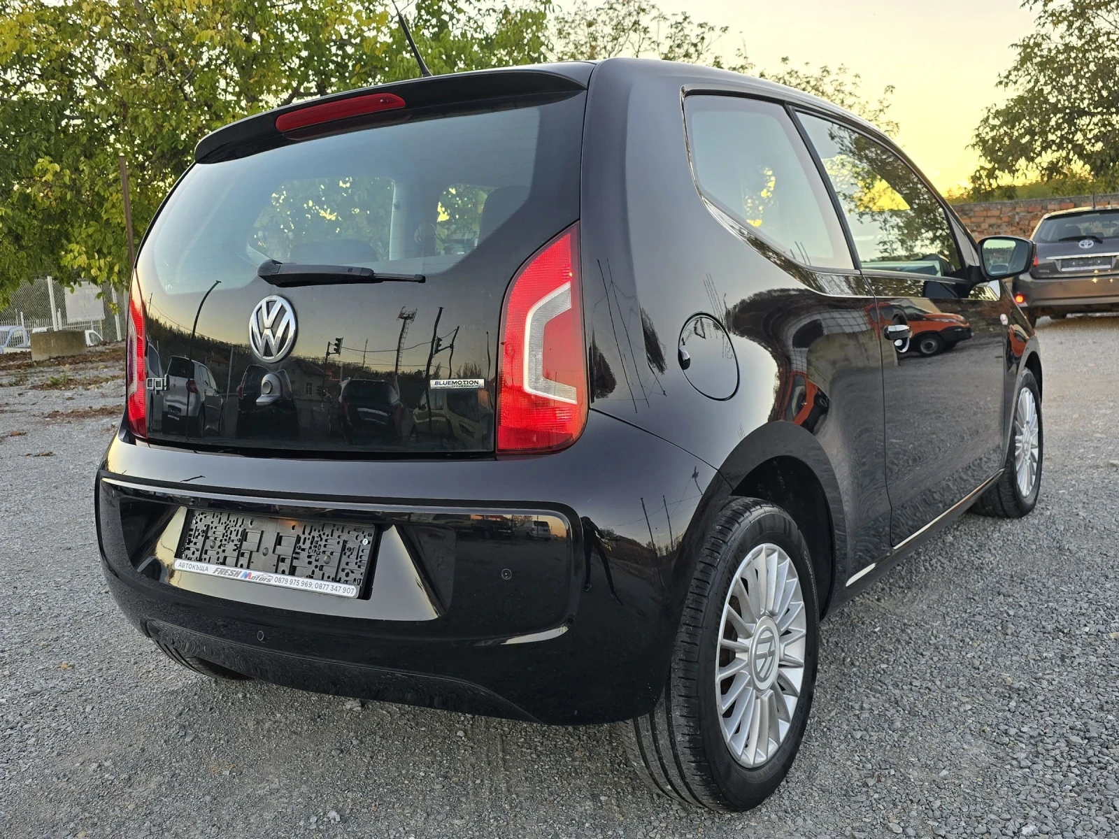 VW Up 1.0 MPI 75 К.С. КЛИМА / НАВИ / ТЕМПОМАТ / ПАРКТР - изображение 4