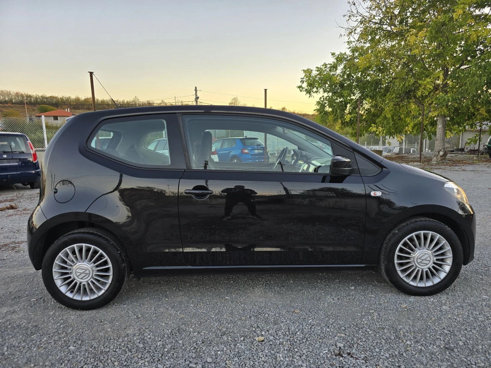 VW Up 1.0 MPI 75 К.С. КЛИМА / НАВИ / ТЕМПОМАТ / ПАРКТР - изображение 6