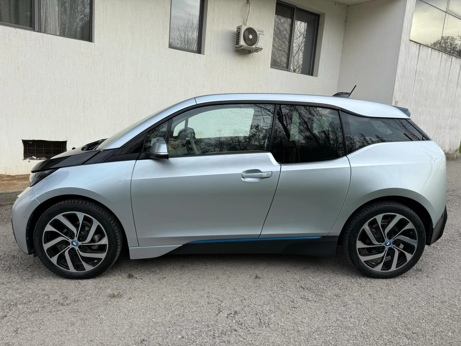 BMW i3 ПОДГРЕВ / КАМЕРА / АВТОПИЛОТ - изображение 4