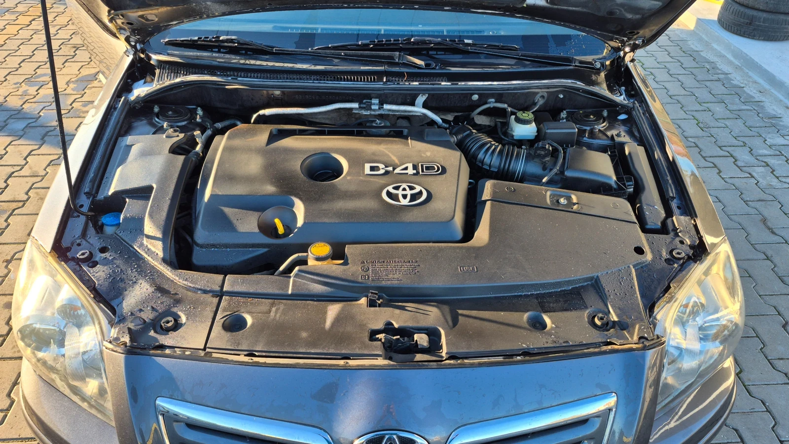 Toyota Avensis 2.0 D 126 - изображение 7