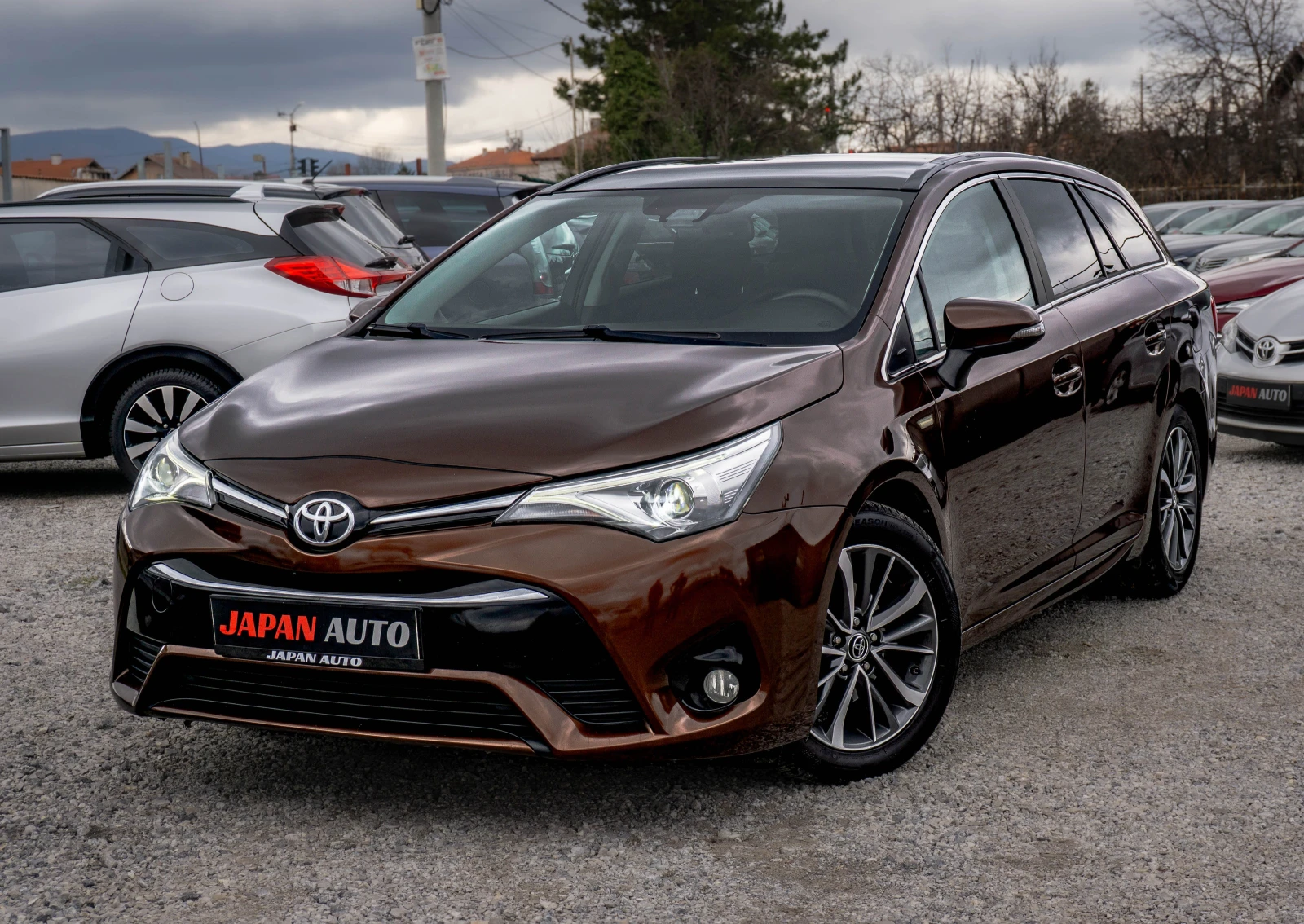 Toyota Avensis 1.8 VVT-i Automat| Line assist| Pano| С ГАРАНЦИЯ  - изображение 2