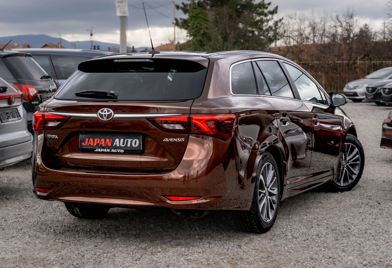 Toyota Avensis 1.8 VVT-i Automat| Line assist| Pano| С ГАРАНЦИЯ  - изображение 4