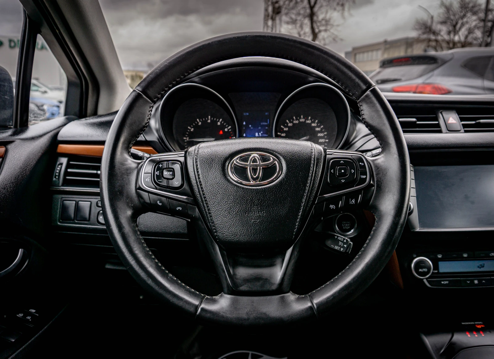 Toyota Avensis 1.8 VVT-i Automat| Line assist| Pano| С ГАРАНЦИЯ  - изображение 9