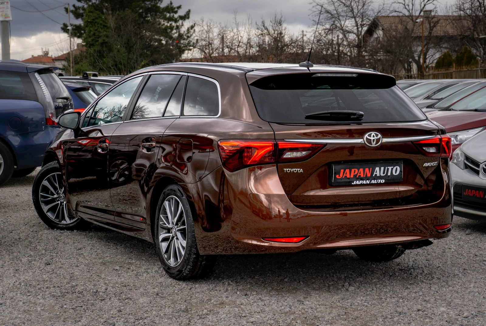 Toyota Avensis 1.8 VVT-i Automat| Line assist| Pano| С ГАРАНЦИЯ  - изображение 6