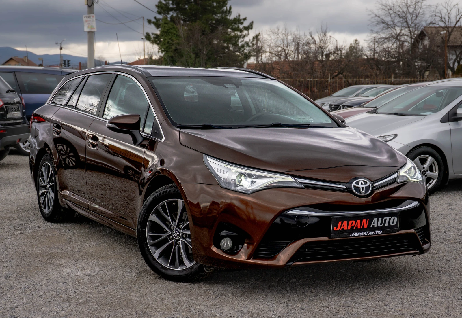 Toyota Avensis 1.8 VVT-i Automat| Line assist| Pano| С ГАРАНЦИЯ  - изображение 3