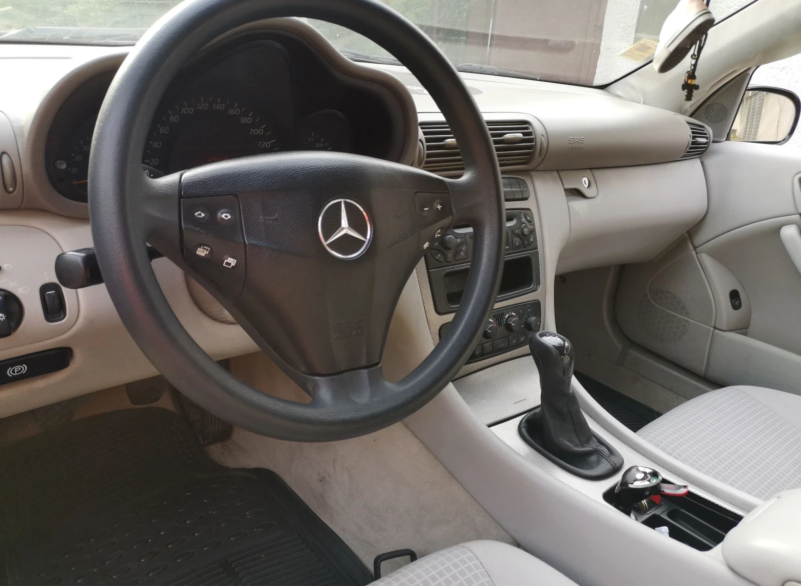 Mercedes-Benz C 220, снимка 4 - Автомобили и джипове - 53890034