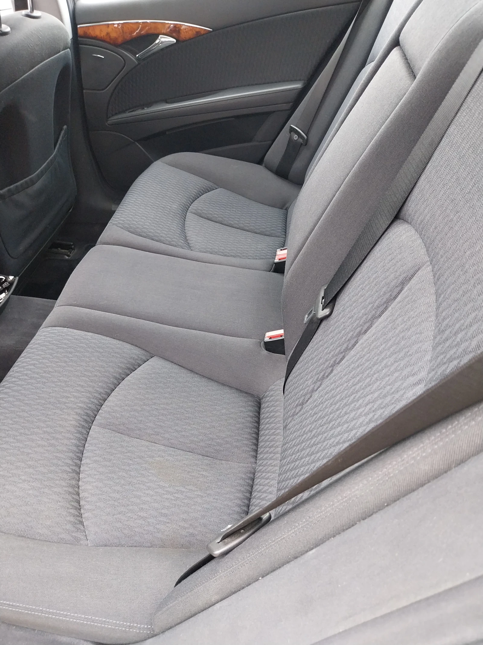 Mercedes-Benz E 220, снимка 8 - Автомобили и джипове - 53959464