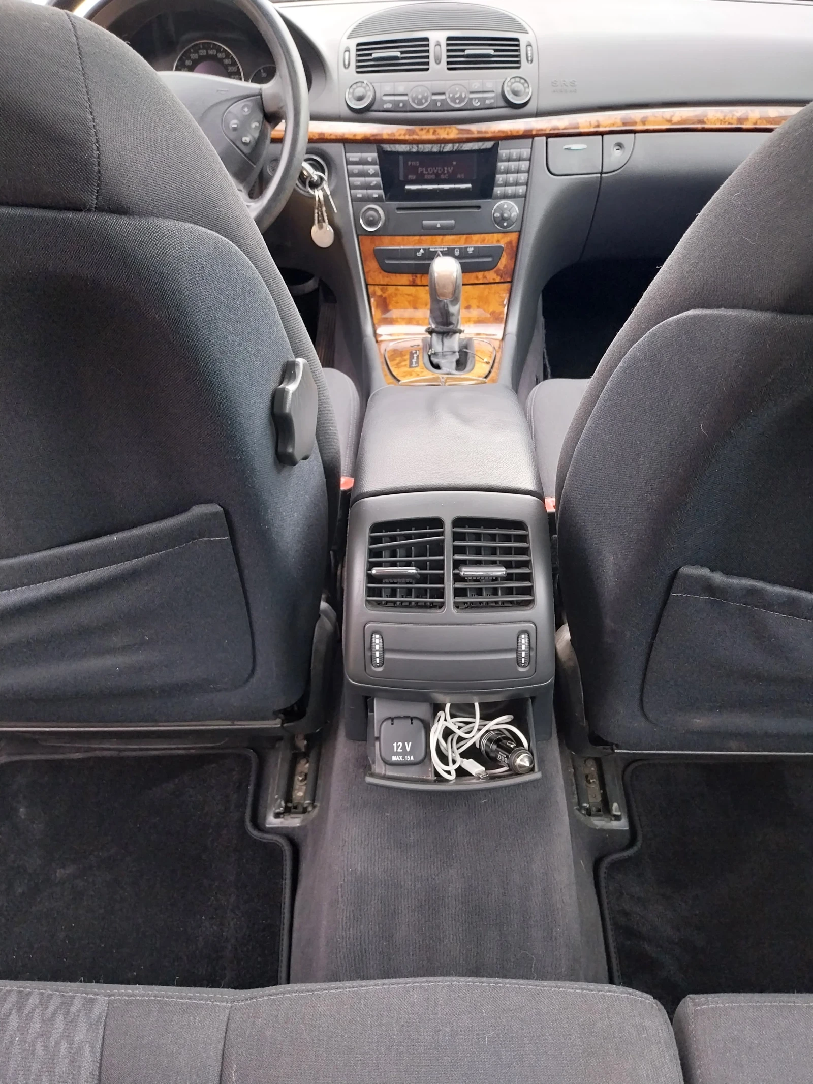 Mercedes-Benz E 220, снимка 3 - Автомобили и джипове - 53959464