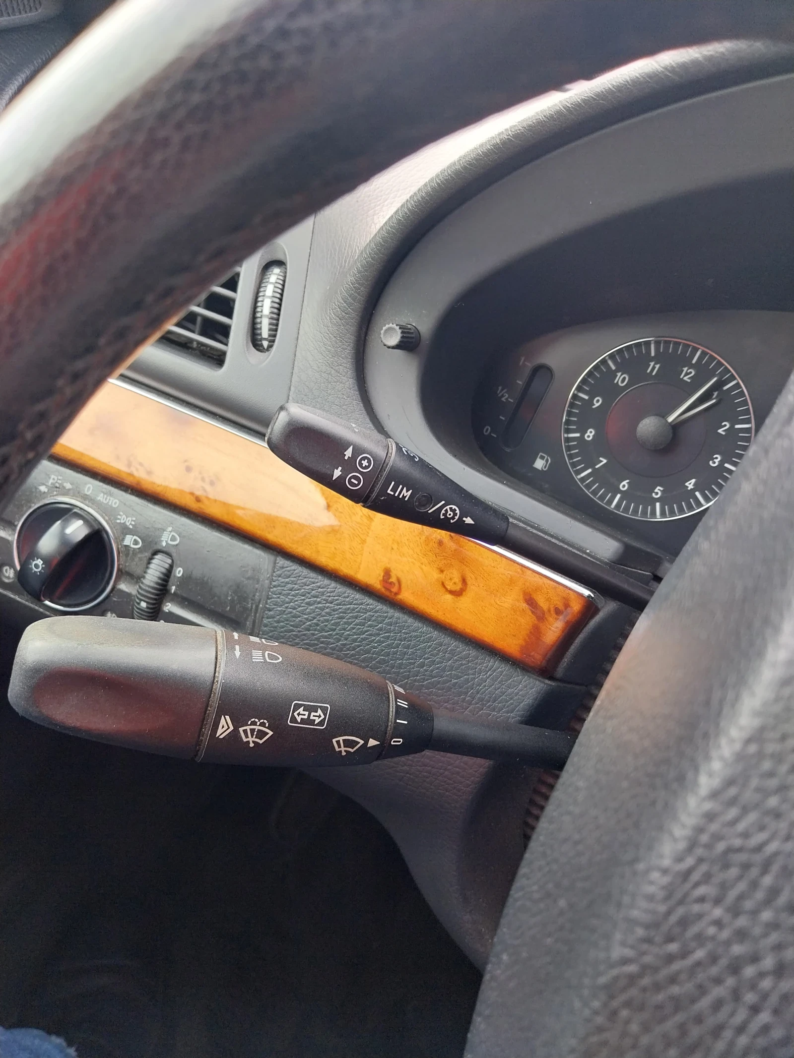 Mercedes-Benz E 220, снимка 15 - Автомобили и джипове - 53959464