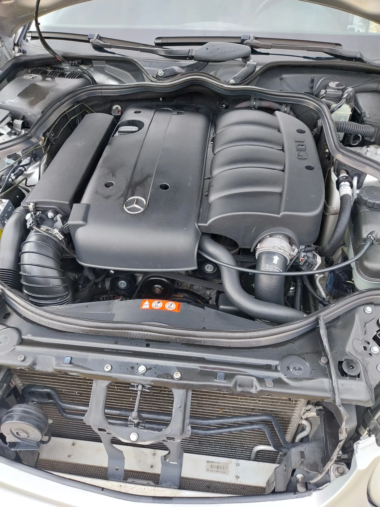 Mercedes-Benz E 220, снимка 9 - Автомобили и джипове - 53959464