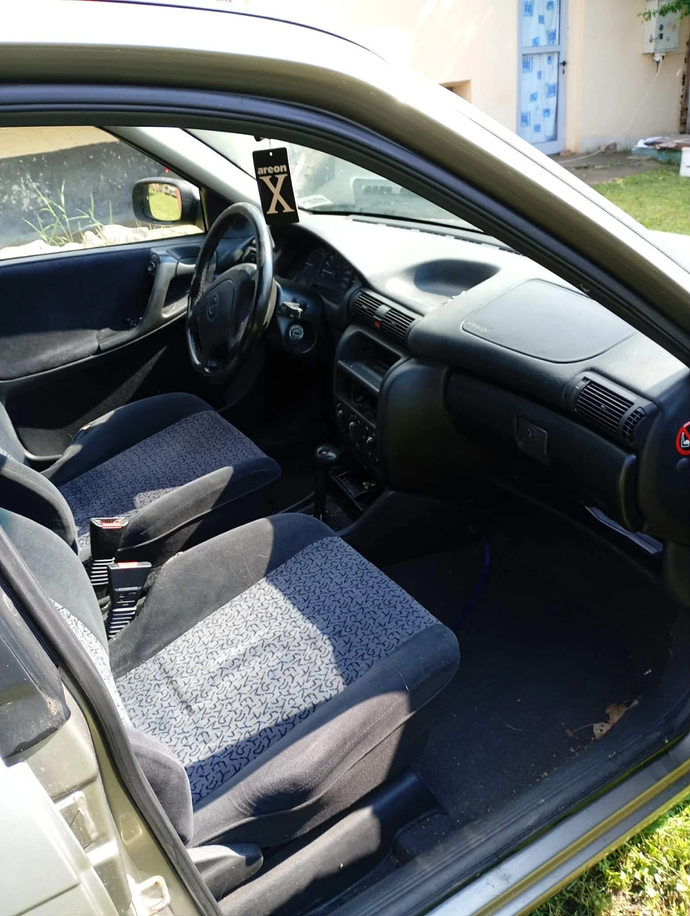 Opel Astra 1.6, снимка 9 - Автомобили и джипове - 54671271