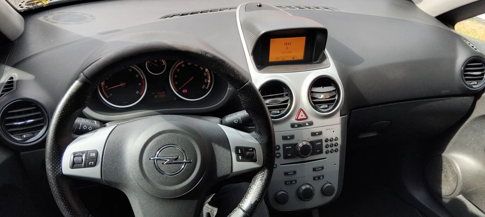 Opel Corsa 1.4 газ, снимка 12 - Автомобили и джипове - 56610672