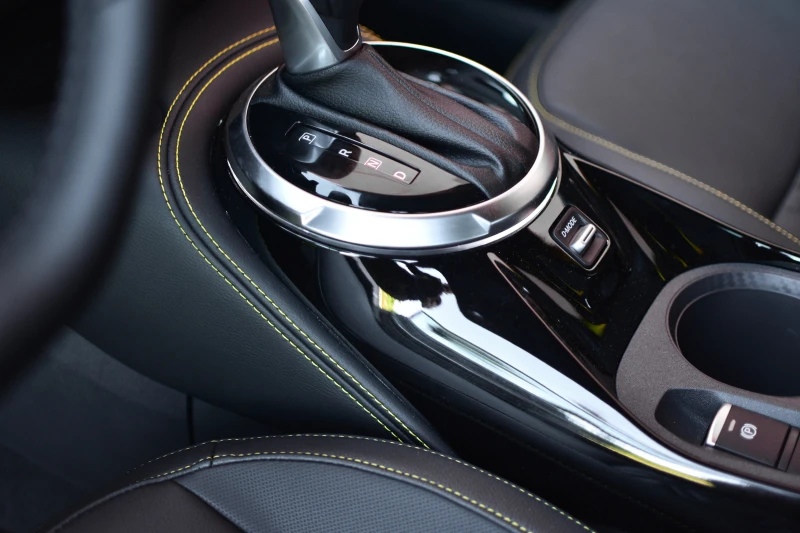 Nissan Juke N-Sport 1.6 HEV, снимка 15 - Автомобили и джипове - 51179201